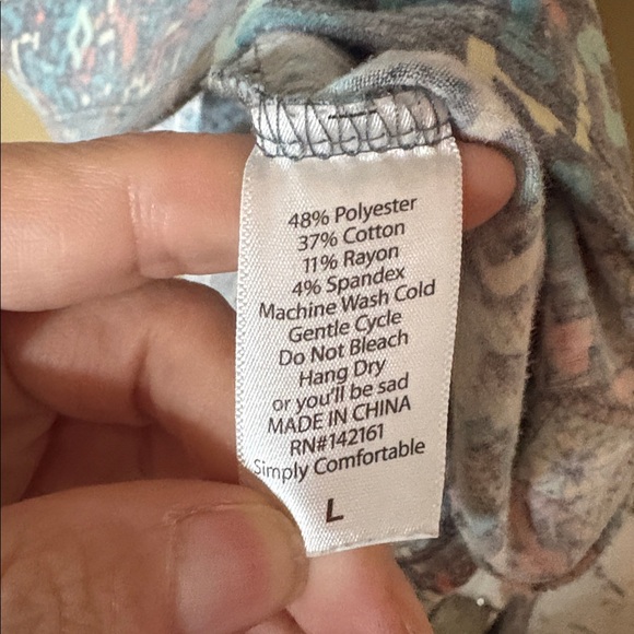 🌟 LULAROE: Multicolor Geometric Tunic Top/High Low- Size L  EUC - Picture 6 of 9